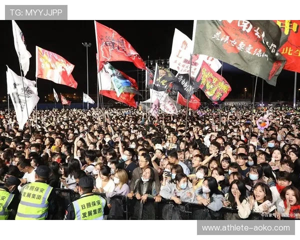 足球明星与球迷追星之路:偶像崇拜与竞技精神的完美结合